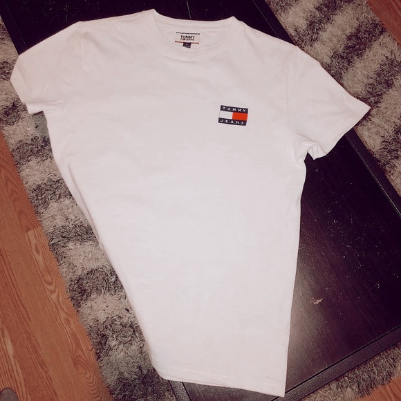 Tommy “Badge T-Shirt” - Picture 3 of 3